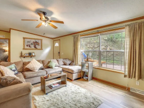 Modern Keystone Home: 4 Mi to Mount Rushmore!