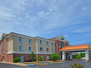 Holiday Inn Express & Suites Farmington by IHG