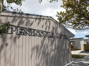 Peninsula Motel