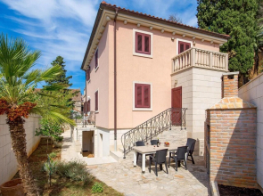 Beautiful Apartment in Veli Losinj With 2 Bedrooms and Wifi