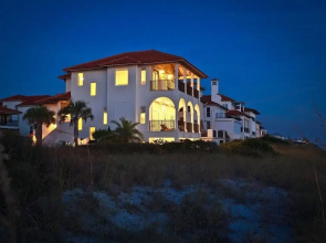 Laissez Faire 5 Bedroom Holiday Home by Five Star Properties