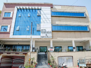Oyo 35769 Hotel Rishabh