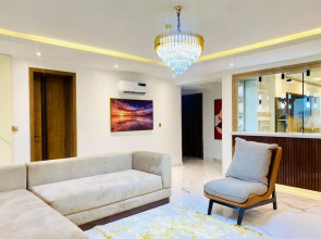 Sleeps 4 With Pool Access