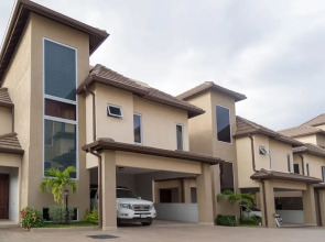 Luxury 3 Level Town House