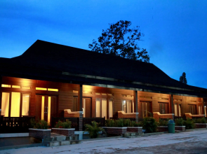 Green Tropical Village Hotel & Resort