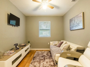 Cute Cozy Bungalow Down Town Jacuzzi