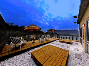 Sun Moon Lake Karuizawa Villa B&B