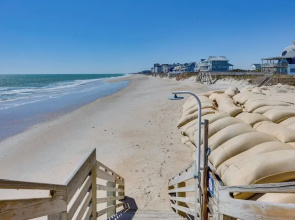 Steps to Sand! 3rd-floor North Topsail Beach Condo