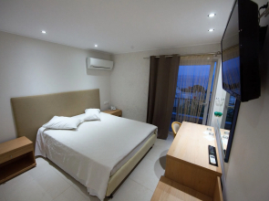Thomas Beach Hotel