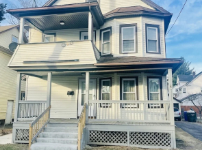 Newly Renovated 2 floor Getaway