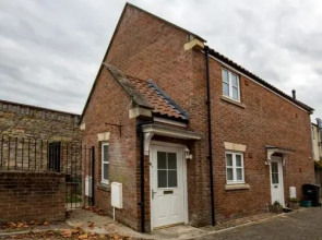 Glastonbury Town Apartment