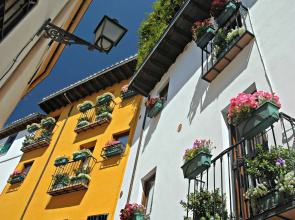 Apartamentos Muralla Ziri