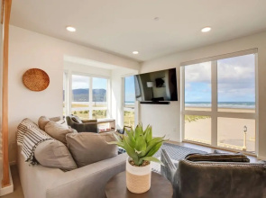 Seaside Vacation Rental: Walk to Beach & Downtown!