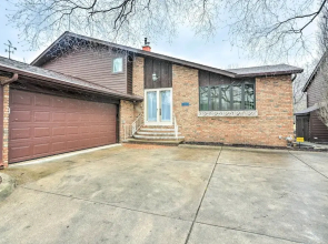 Vermilion River Home w/ Hot Tub & Private Dock!