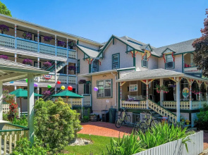 Pequot Hotel