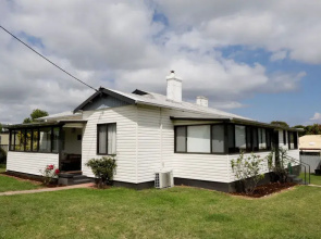 Cosy 3-bed Home With Fireplace & Outdoor BBQ
