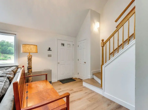 Condo w/ Deck & Grill < 5 Miles to Loon Mountain!