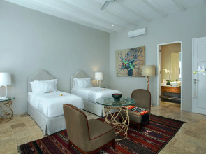 Room & Vespa 4
