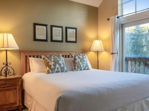 Fun And Relaxation In A Mountain Vacation Getaway 3 Bedroom Home by RedAwning