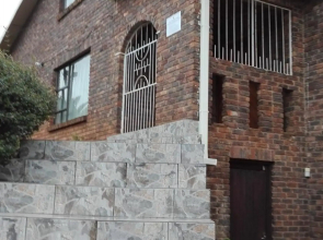 Hamba Kancane Ma-Africa Guest House