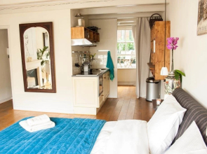 Greenwoods Blue Apartment