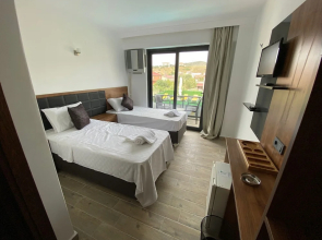 Atas Aqua  Otel Avsa