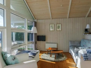 Stenene 101 Holiday House