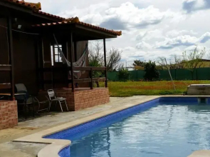 Wood house with swiming pool near Lisbon best beaches