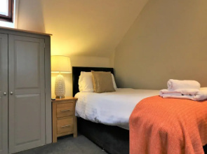 Linden Cottage Room 4 - Airdrie