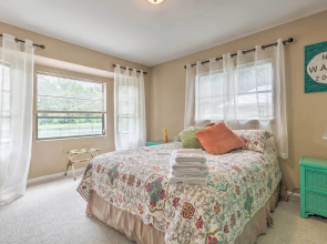 Riverfront Dunnellon Home w/ Dock & Solarium!