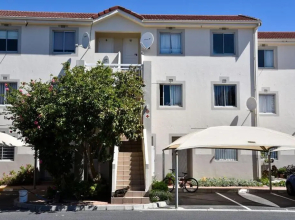 Sea and Mountain View Apartment