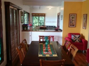 305 Montville - The Artist's Cottage