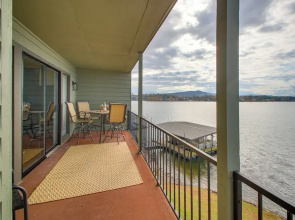 Sunset-view Resort Condo on Lake Hamilton!
