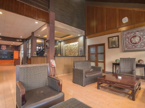 RedDoorz plus near Museum Geologi Bandung