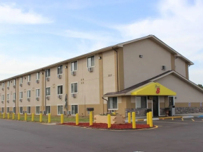 Super 8 by Wyndham Grand Rapids/Wyoming
