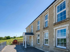 Hopkins Retreat Farm - 5 Bedroom House - Swansea