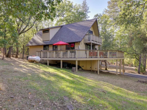 Spacious Groveland Cabin w/ Wraparound Deck!