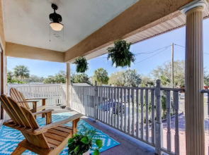 Simple Rooftop Gem 2 Blocks 2 Beach Pets Allowed