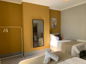 Moore - Gateshead beautiful 2 bedroom apartment under 2 miles to Newcastle City Centre and close to all transport links