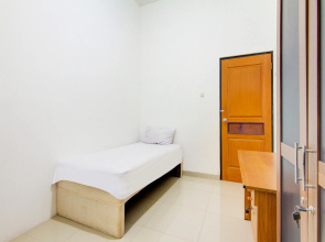 OYO Life 89990 Kost Waterfront 75 Sub
