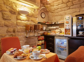 Austin's Saint Lazare Hotel