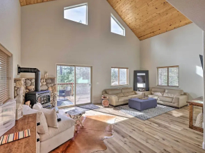 Near Hiking + Wineries: Arnold Cabin w/ Deck!