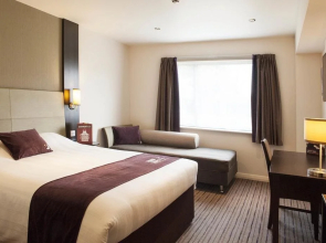 Premier Inn Manchester Trafford Centre South