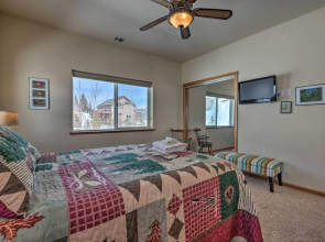 Mountain-view Deck: South Lake Tahoe Retreat!