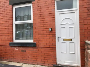 Stylish 3 Bedroom House Only 5 Mins From M6/m58