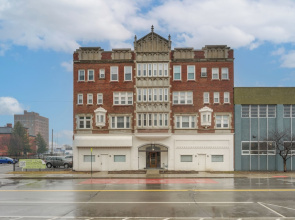 1 Mi to Comerica Park: Convenient Couple's Retreat