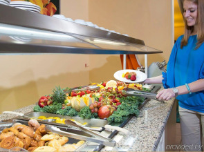 Rosen Inn, closest to Universal