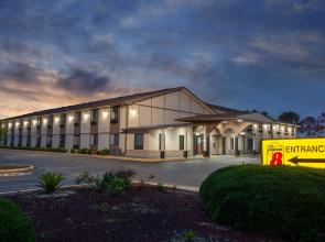 Super 8 by Wyndham Waycross GA
