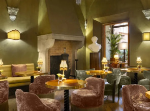 J And J Historic House Hotel