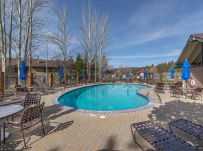 Tahoe City Condo for 8 Slopes Beach Town by Sierra Getaways
